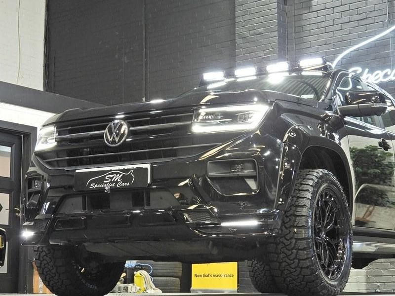 Begagnad VW Amarok Style 2024 Svart Pickup