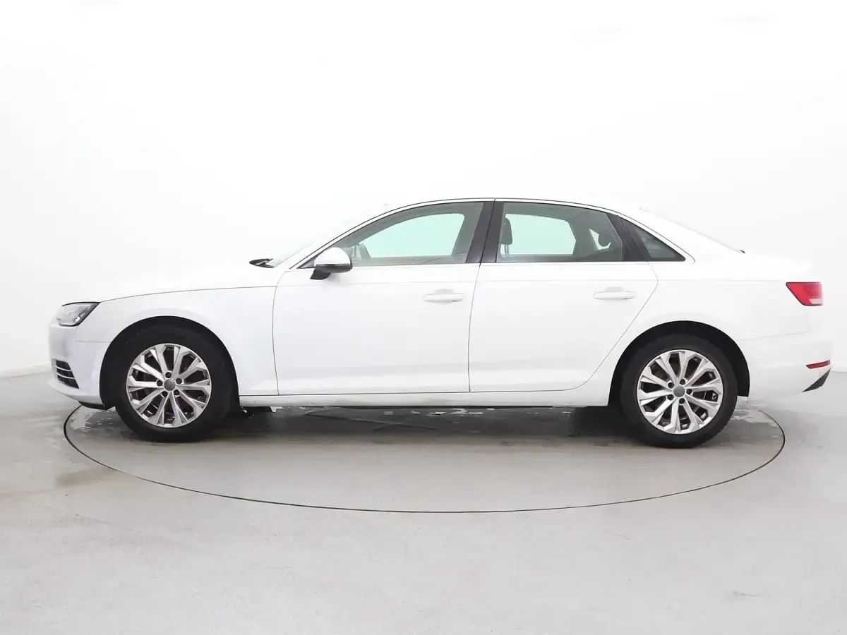 Used Audi A4 Comfort 150 HP (110 kW) 2018 White Sedan