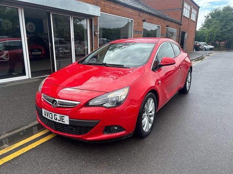 Used Vauxhall Astra GTC SRi 180 HP (132 kW) 2013 Red Hatchback