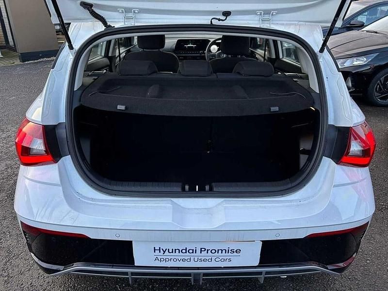 New Hyundai i20 Premium 90 HP (66 kW) 2025 White Hatchback