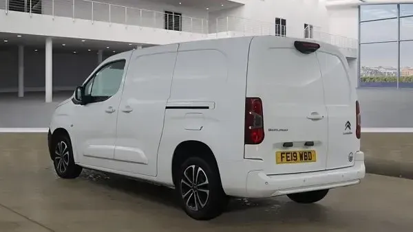 Used Citroën Berlingo Start 130 HP (95 kW) 2019 White MPV