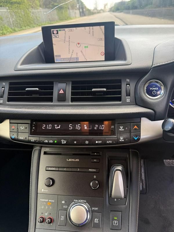 Used Lexus CT200h Executive Line 2017 White Hatchback