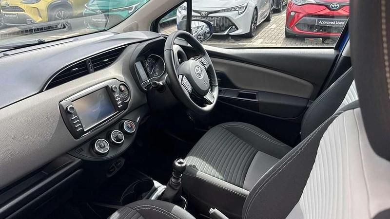 Used Toyota Yaris 109 HP (80 kW) 2019 Blue Hatchback