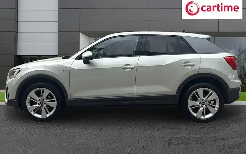 Used Audi Q2 S-Line 110 HP (80 kW) 2023 Silver SUV