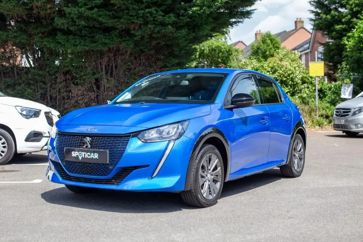 Used Peugeot e-208 Allure+ 98 kW (134 HP) 2023 Blue Hatchback