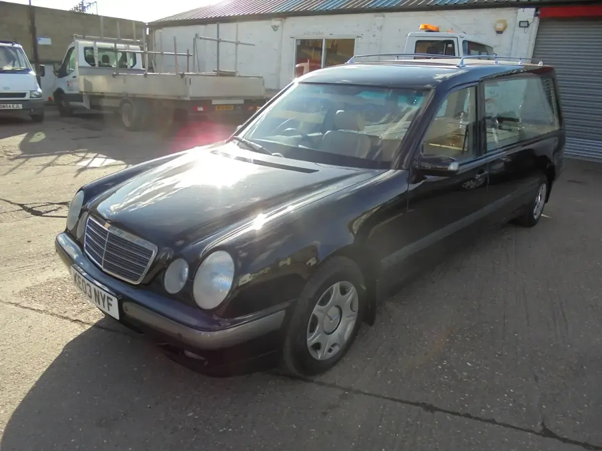 Usado Mercedes E240 Classic 2003 Preto Sedan