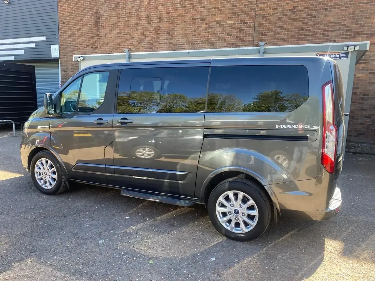 Begagnad Ford Tourneo Custom Titanium 2019 Grå Van