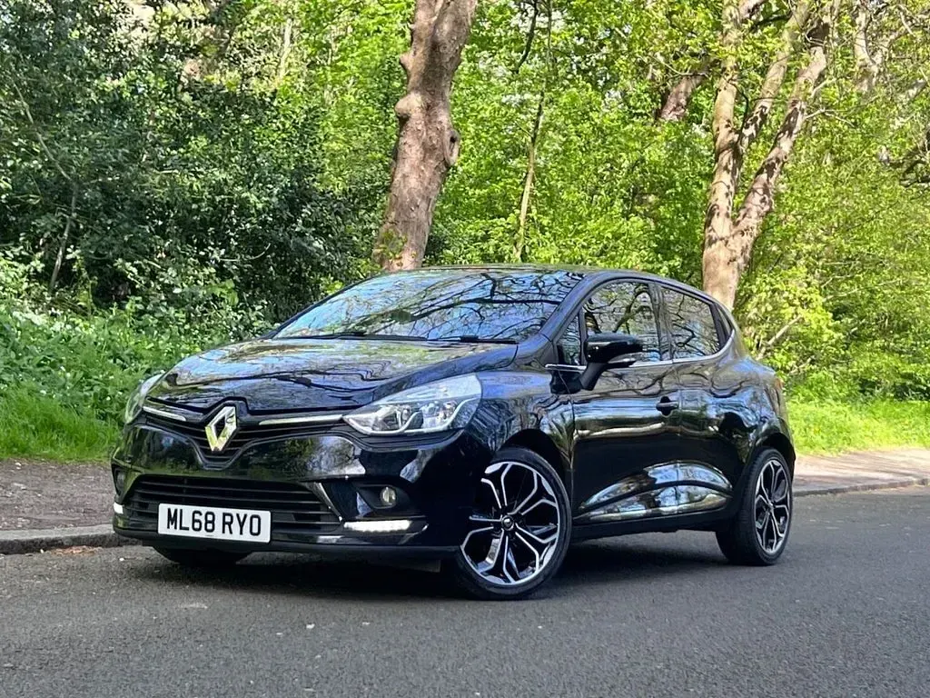 Used Renault Clio Iconic 75 HP (55 kW) 2018 Black Hatchback