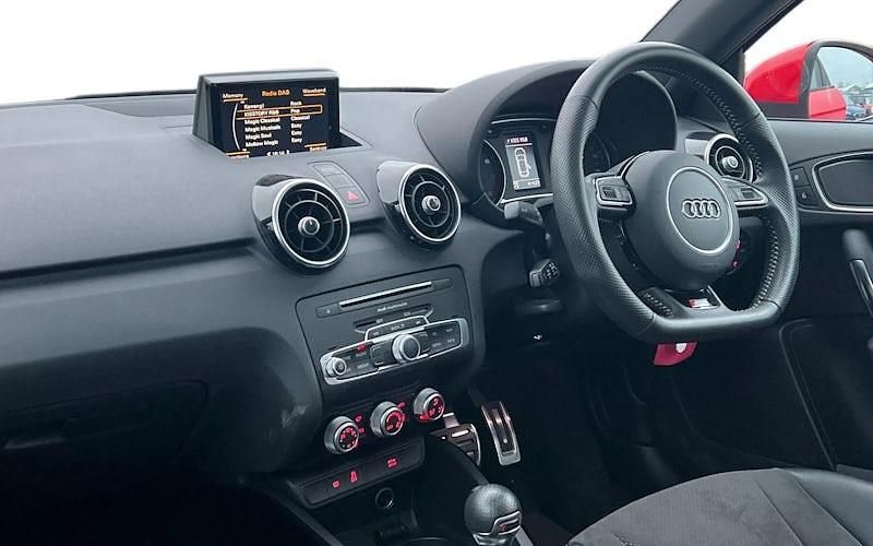 Usado Audi A1 Sportback Black Edition 125 HP (91 kW) 2018 Vermelho Citadino