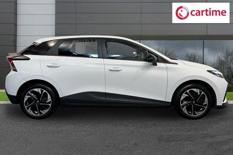 Used MG MG4 EV SE 63 kW (87 HP) 2023 White Hatchback