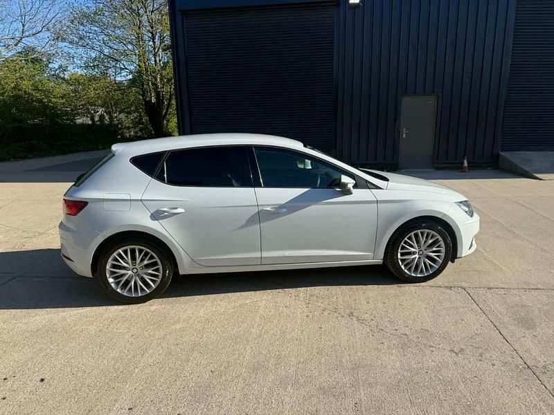 Used Seat Leon SE Dynamic 2020 White Hatchback