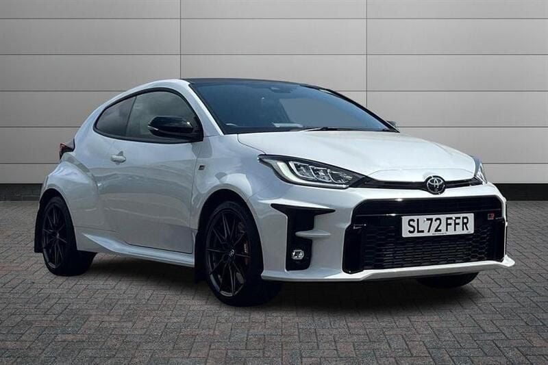 White pearl Used 2022 Toyota Yaris Hatchback | £33,499 (Fair price) - Image 1/3