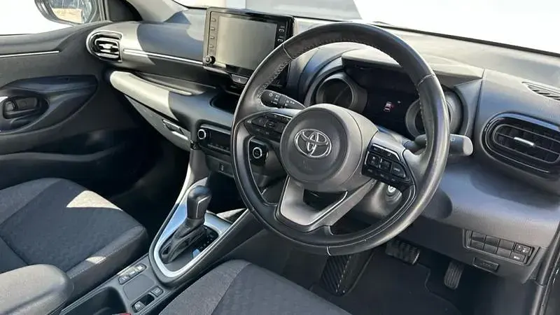 Used Toyota Yaris Hybrid Design 116 HP (85 kW) 2022 Black Hatchback