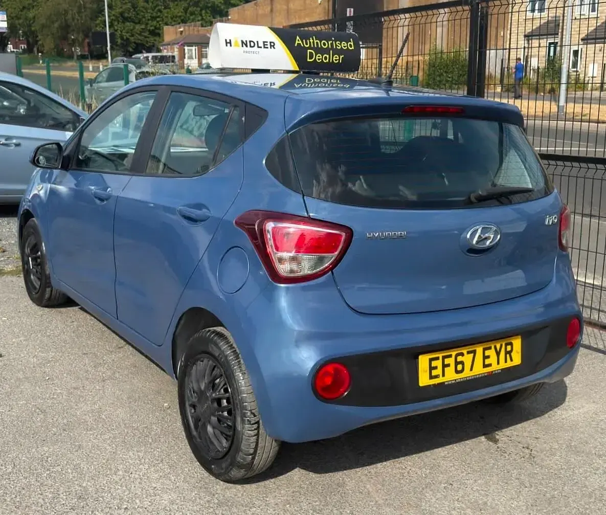 Used Hyundai i10 SE 67 HP (49 kW) 2017 Blue Hatchback