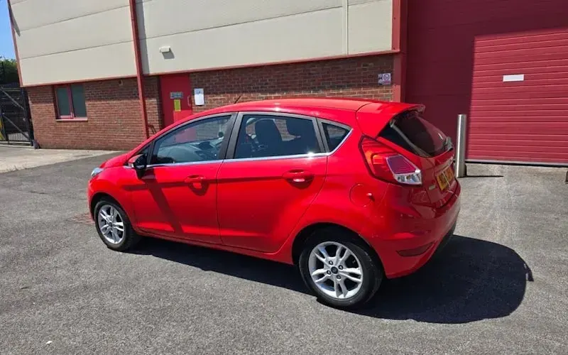Used Ford Fiesta Zetec 101 HP (74 kW) 2016 Red Hatchback
