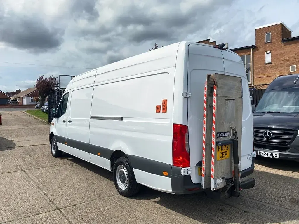 Used Mercedes Sprinter Progressive 150 HP (110 kW) 2023 White Van