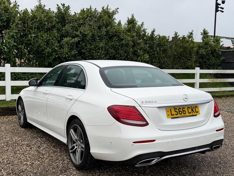 Begagnad Mercedes E220 AMG line 2016 Vit Sedan