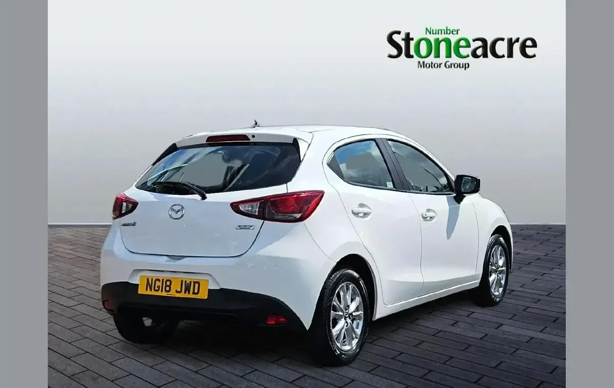 Used Mazda 2 75 HP (55 kW) 2018 White Hatchback