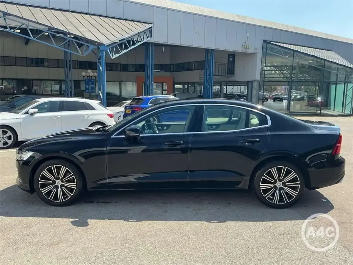 Used Volvo S60 Inscription 250 HP (183 kW) 2020 Black Sedan