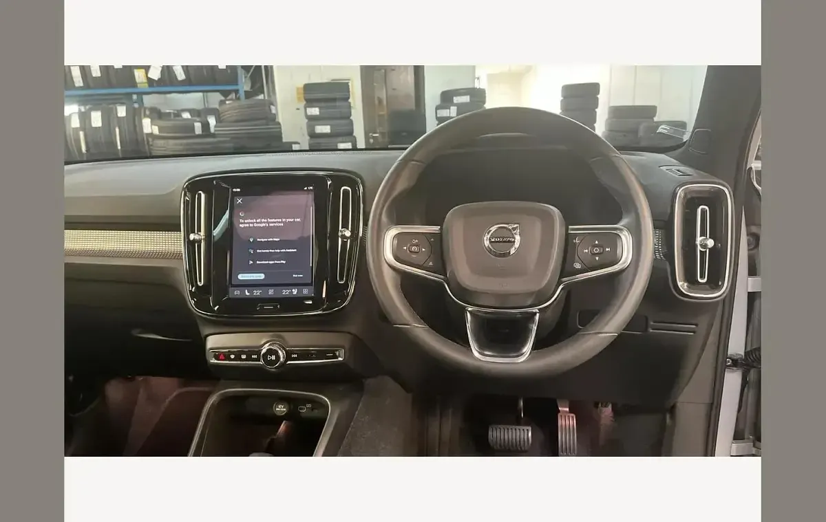 Used Volvo XC40 Ultimate 197 HP (144 kW) 2023 Silver SUV