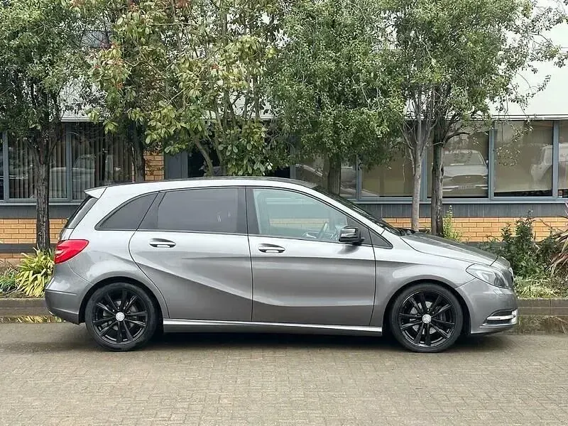 Begagnad Mercedes B180 109 HK (80 kW) 2015 Grå Minibuss