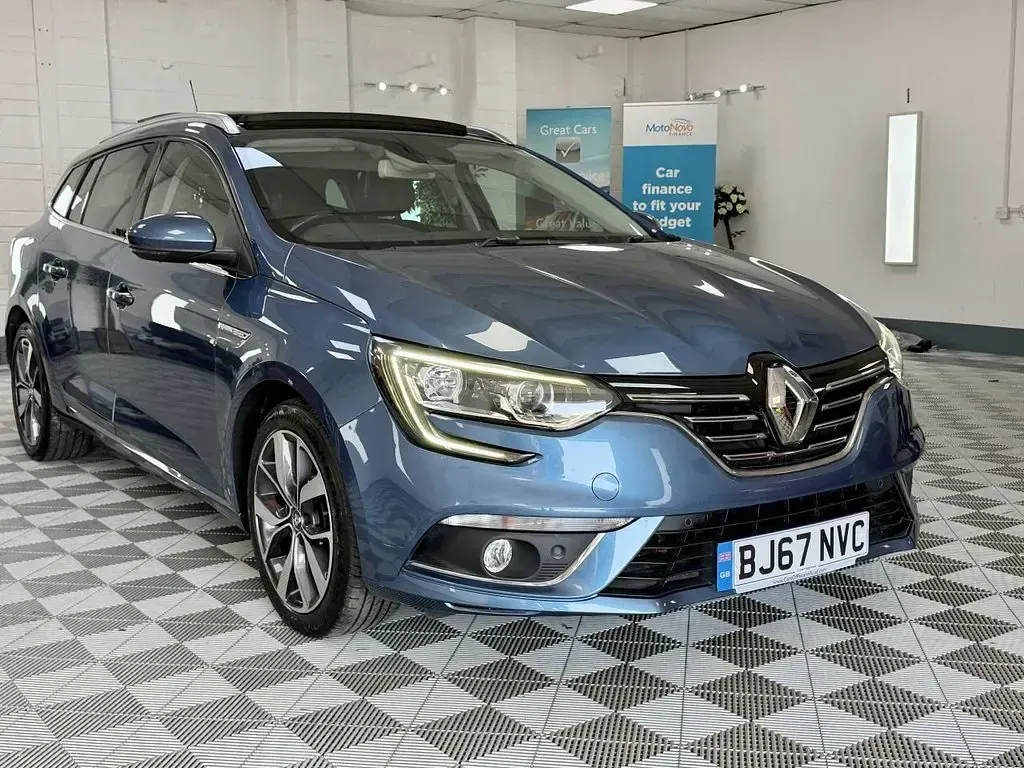 Used Renault Mégane GrandTour Dynamique 130 HP (95 kW) 2017 Blue Estate