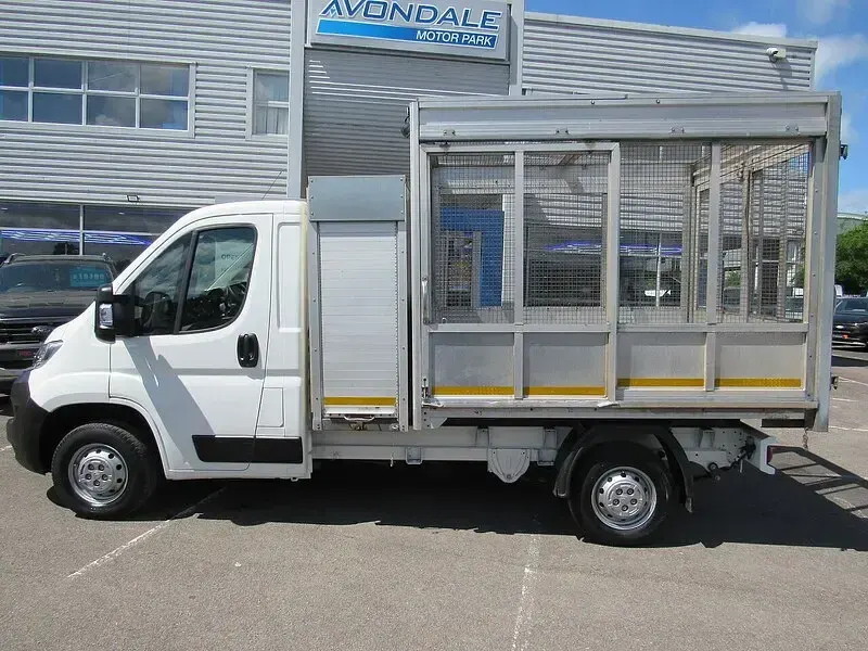 Usado Citroën Relay 130 HP (95 kW) 2018 Branco Van