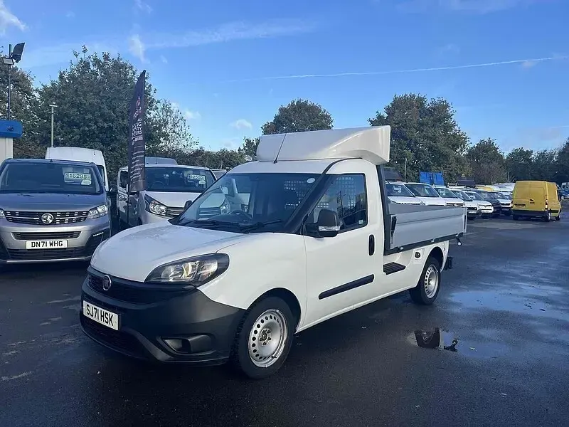 Used Fiat Doblò S 105 HP (77 kW) 2021 White MPV