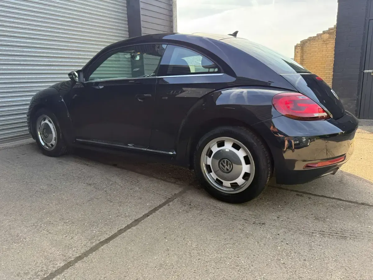 Used VW Beetle Design 105 HP (77 kW) 2018 Black Hatchback