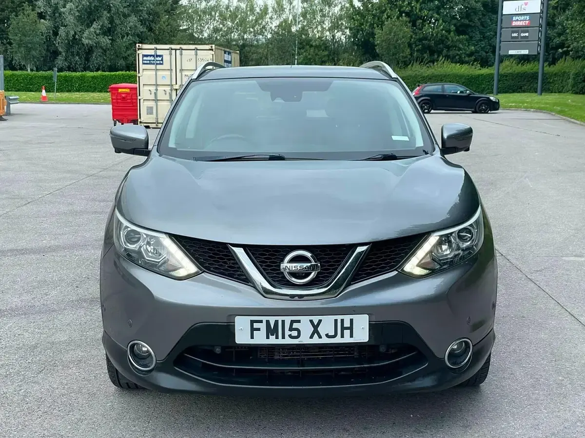 Used Nissan Qashqai Tekna 130 HP (95 kW) 2015 Grey SUV