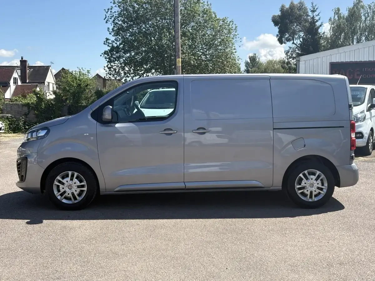 Gebraucht Vauxhall Vivaro Sportive 2021 Grau Van / Kleinbus