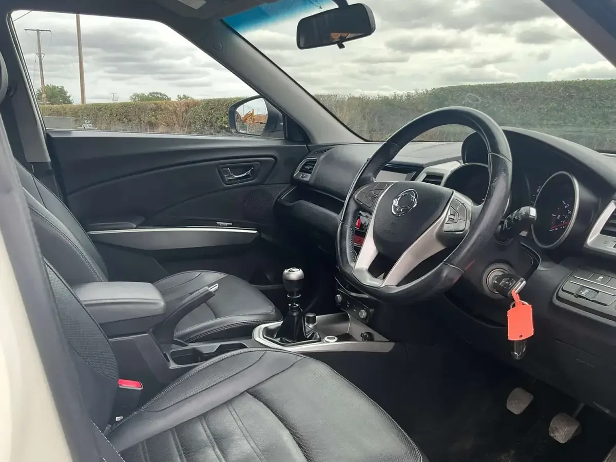 Used SsangYong Tivoli 115 HP (84 kW) 2016 White SUV