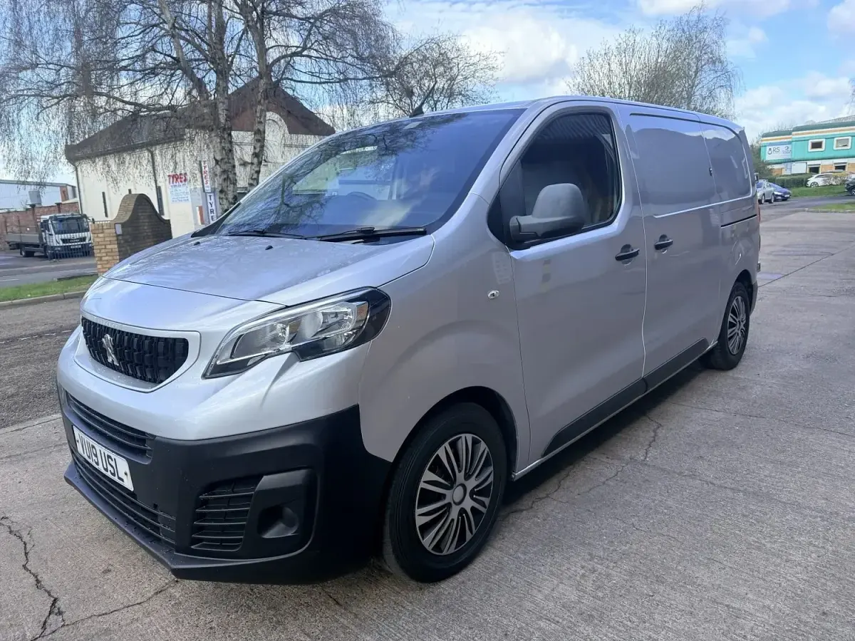 Used Peugeot Expert 2019 Silver Van
