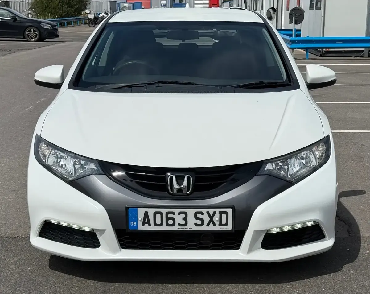 Used Honda Civic SE 120 HP (88 kW) 2013 White Hatchback