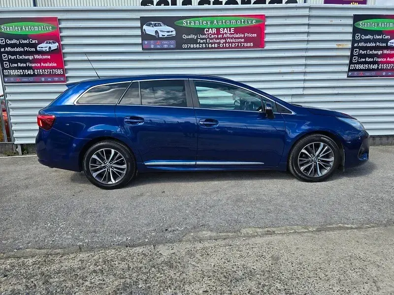Used Toyota Avensis Business Edition 112 HP (82 kW) 2016 Blue Estate