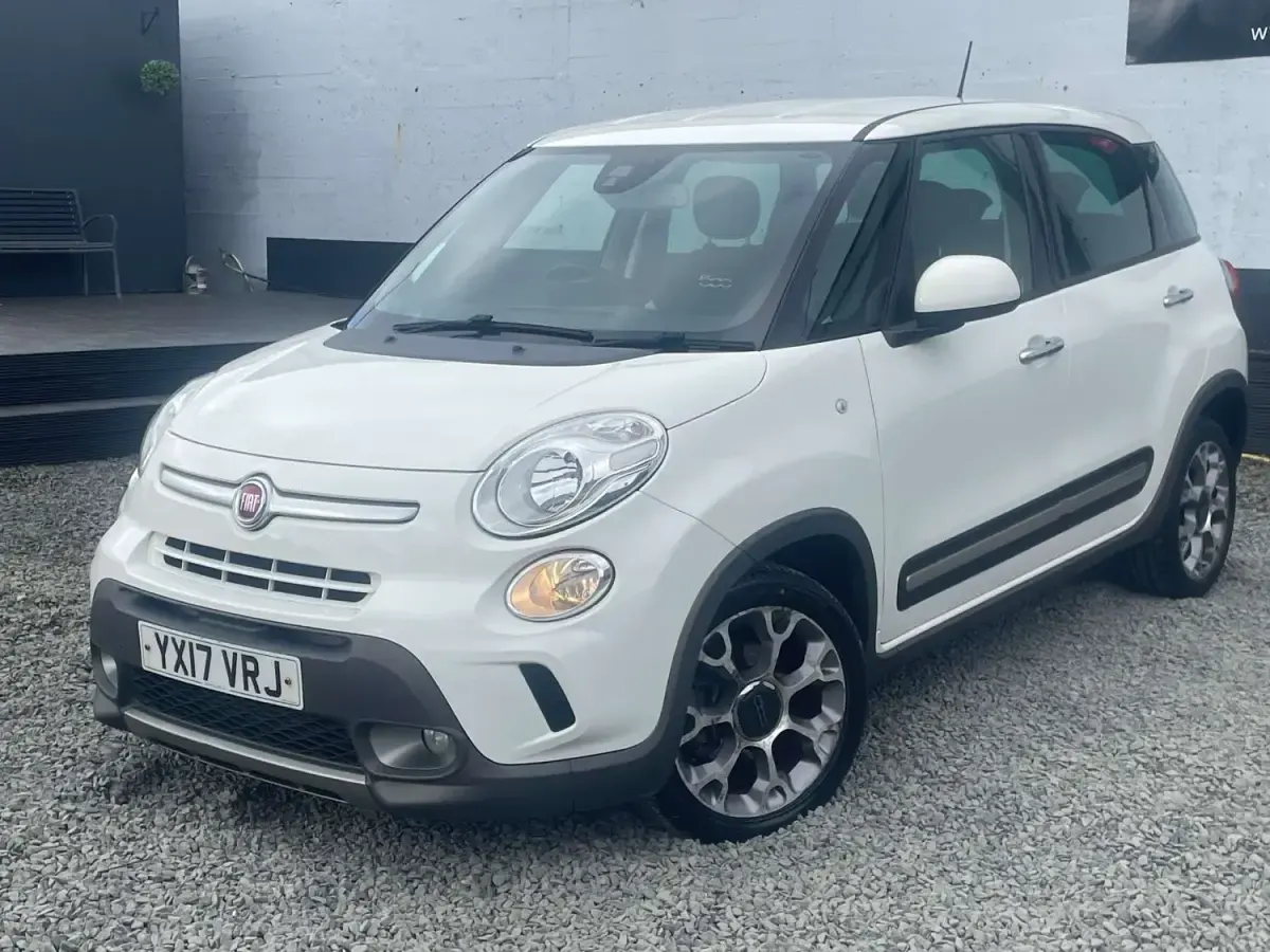 Gebraucht Fiat 500L Trekking 95 PS (69 kW) 2017 Weiß Van / Kleinbus