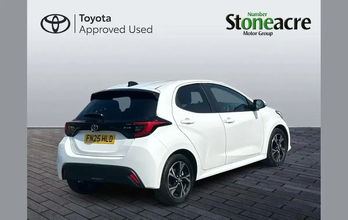 Used Toyota Yaris Design 113 HP (83 kW) 2025 White Hatchback