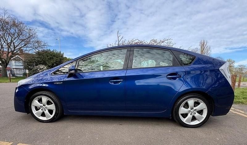 Used Toyota Prius 136 HP (100 kW) 2010 Blue Hatchback