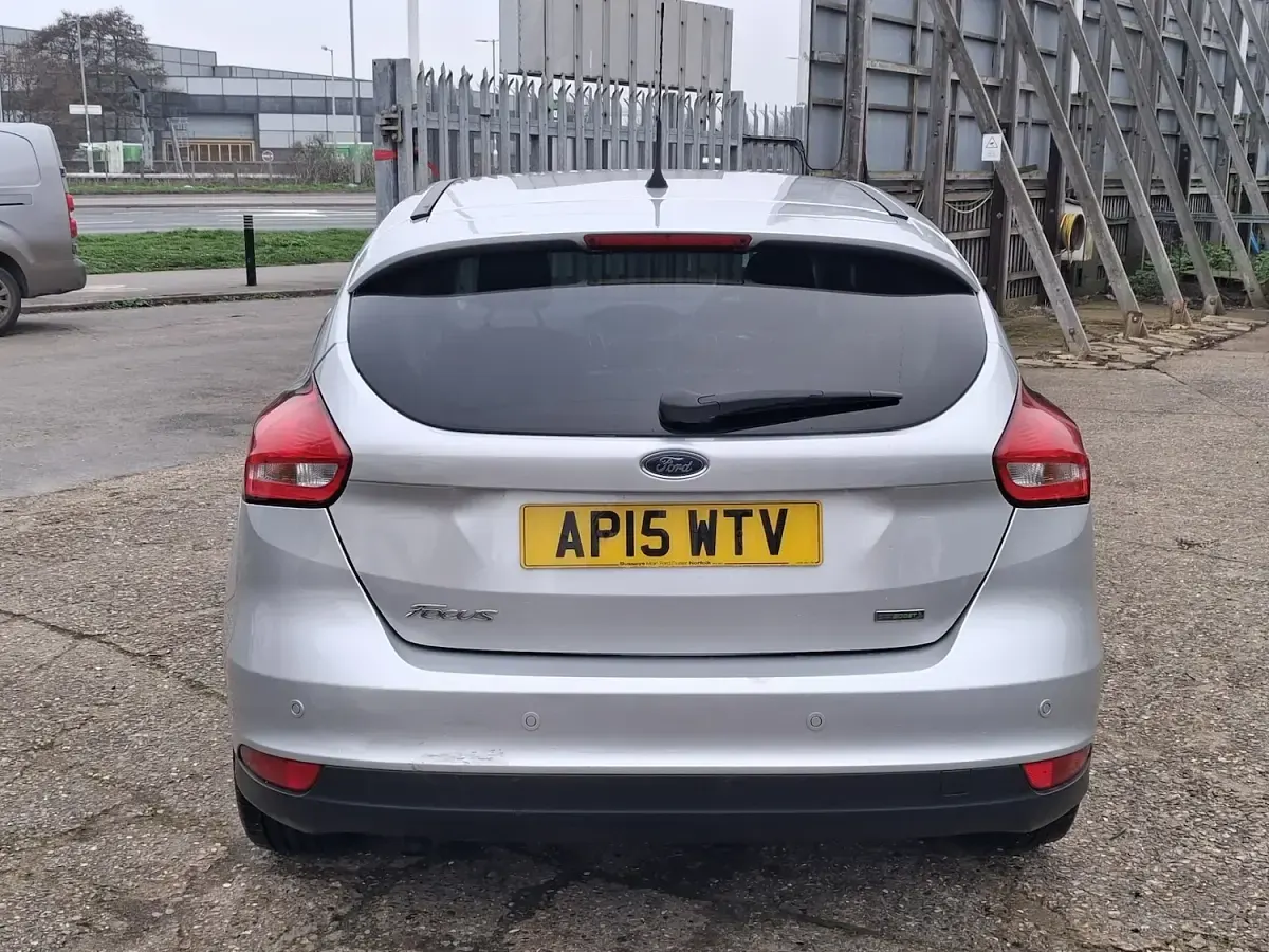 Used Ford Focus Zetec 125 HP (91 kW) 2015 Silver Hatchback
