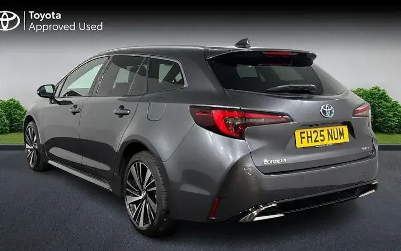 Used Toyota Corolla Design 140 HP (102 kW) 2025 Decuma grey Estate