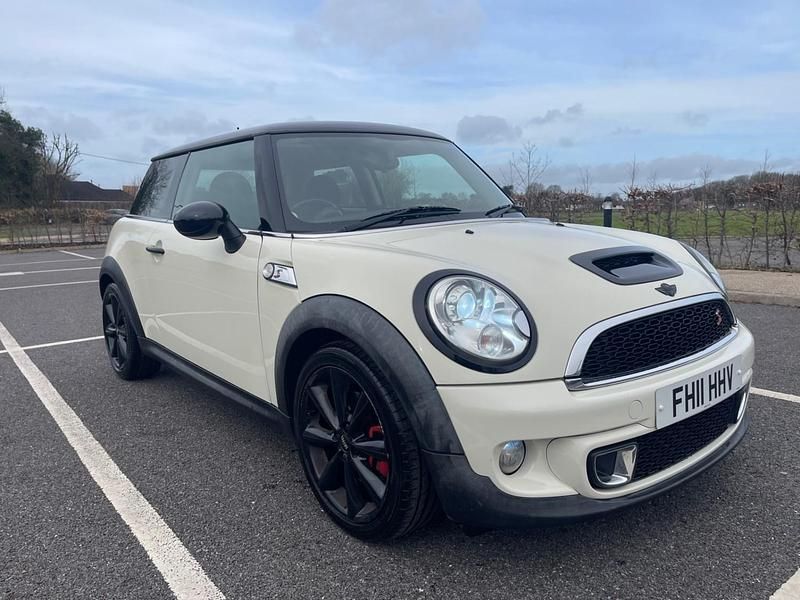 Begagnad Mini Cooper S Hatch 2011 Vit Halvkombi