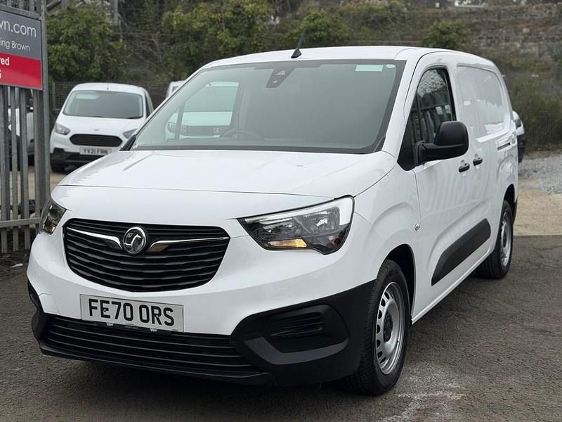 Second-hand Vauxhall Combo Edition 100 CP (73 kW) 2021 Alb Monovolum