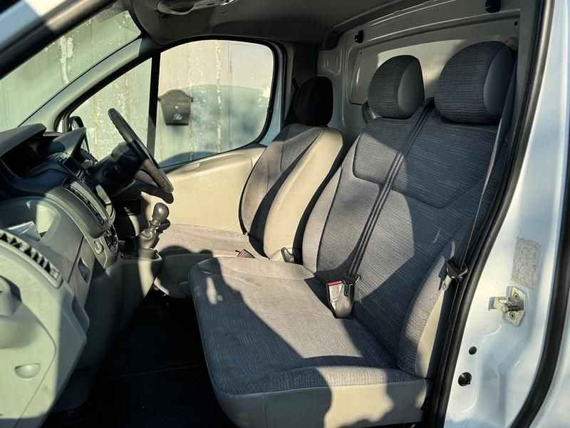 Used Renault Trafic 115 HP (84 kW) 2014 White MPV