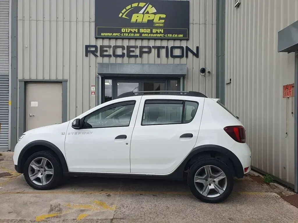 Used Dacia Sandero Essentiel 90 HP (66 kW) 2020 White Hatchback