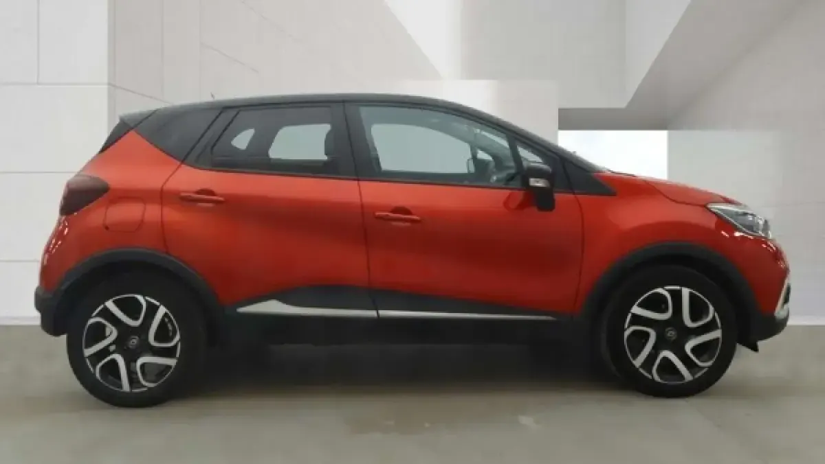 Used Renault Captur Iconic 90 HP (66 kW) 2019 Red/black SUV