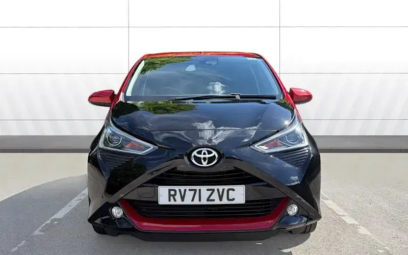 Used Toyota Aygo X-clusiv 72 HP (52 kW) 2021 Black Hatchback