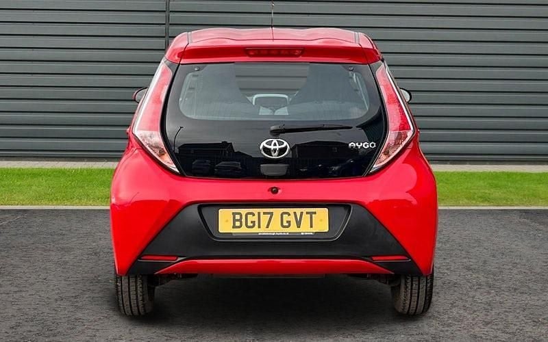 Used Toyota Aygo X-play 69 HP (50 kW) 2017 Red Hatchback