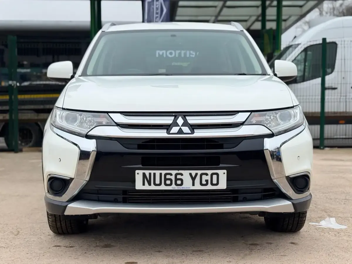 Używany Mitsubishi Outlander 147 KM (108 kW) 2016 Biały SUV