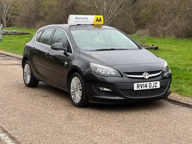 Used Vauxhall Astra Excite 115 HP (84 kW) 2014 Black Hatchback