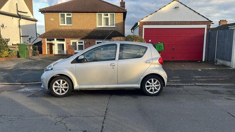 Used Toyota Aygo Platinum 67 HP (49 kW) 2008 Silver Hatchback